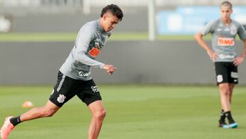 V&iacute;ctor Cantillo durante un entrenamiento con Corinthians.