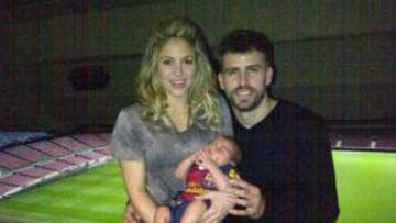 Gerard Piqu&eacute;, junto a Shakira y su hijo Milan.