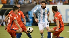 “Messi había renunciado hace cinco segundos tras perder la final con Chile; yo lo escuchaba llorar y él me decía...”