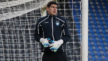 Futbol, Huachipato vs Universidad Catolica.
El arquero de Huachipato, Carlos Lampe, es fotografiado antes del partido por Copa Chile disputado en el estadio Cap de Talcahuano, Chile.
06/09/2017
Dragomir Yankovic/Photosport*****
Football, Huachipato vs Universidad Catolica.
Huachipato's goalkeeper Carlos Lampe, is pictured prior Copa Chile football match held at the Cap stadium in Talcahuano, Chile.
06/09/2017
Dragomir Yankovic//Photosport