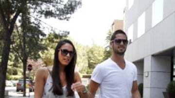 AYER. Isco, llegando con su novia Victoria al hotel Sheraton Mirasierra.