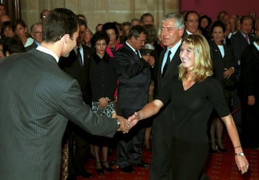 La alemana es la única tenista (hombre y mujer) que ha conseguido ganar el verdadero Golden Slam (ganar los cuatro Grand Slam de manera consecutiva y el oro olímpico de ese año). Suma 22 torneos de Grand Slam y logró estar 377 semanas como líder mundial. Graf se retiró ese 1999 y creó una fundación llamada 'Niños para el mañana' la que pasó a dedicar mucho tiempo. Esa faceta también fue destacada por el jurado. 