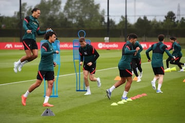 Imágenes del entrenamiento de Liverpool a tres días de jugar ante Real Madrid en la final de la Champions. Los Reds buscan su séptimo título en la Copa de Europa.