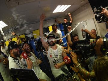 Los jugadores del Real Madrid celebraron su 35º Liga.