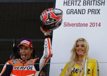 Marc Márquez celebrando la victoria en el GP de Gran Bretaña, circuito de Silverstone