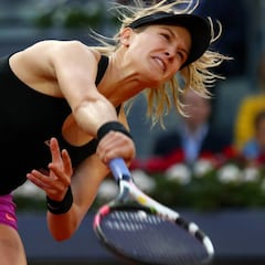 Bouchard va en serio: destroza a Kerber, número uno mundial