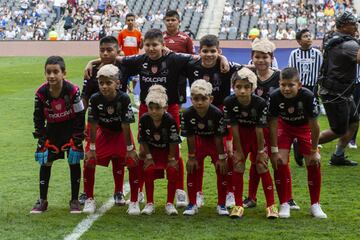 Los niños protagonizaron los protocolos de la jornada 16