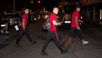 El Atlético llegó anoche a Las Palmas. Recibido por hinchas rojiblancos en el aeropuerto, los rojiblanco se alojaron en el AC Iberia.