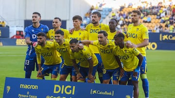 Once del Cádiz ante la Cultural y Deportiva Leonesa.