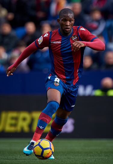 Aterrizó en Valencia en verano de 2015 en forma de cesión. Al acabar la temporada, tras superar los 25 partidos con el Levante, renovó automáticamente con el club granota, donde se mantuvo 2 años más hasta su traspaso al Bournemouth inglés en 2018.