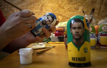 Los fabricantes de matrioshkas han creado una edici¨®n especial para el Mundial.