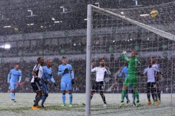 La nieve se robó todas las miradas del duelo entre Manchester City y West Bromwich.