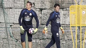 Lux y Tyton durante un entrenamiento con el Deportivo de la Coru&ntilde;a.