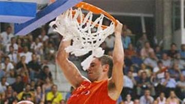 <b>MÁXIMO ANOTADOR.</b> Gasol ha sido el mejor del partido en el combinado nacional, sin embargo, los lituanos se han hecho con el primer Trofeo Ciudad de Torrevieja.