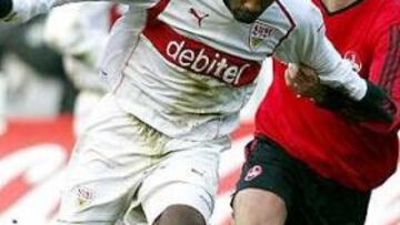 <b>SORPRENDIDO.</B> El Stuttgart ha sido sorprendido en casa por el Núremberg y se aleja del liderato.