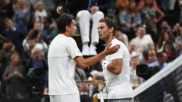 Wimbledon (United Kingdom), 03/07/2022.- Rafael Nadal of Spain (R) has a long and animated discussion at the net after defeating Lorenzo Sonego of Italy (L) during their Men's third round match at the Wimbledon Championships, in Wimbledon, Britain, 02 July 2022. (Tenis, Italia, España, Reino Unido) EFE/EPA/ANDY RAIN EDITORIAL USE ONLY
