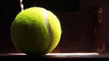 La importancia de jugar al tenis con bolas nuevas