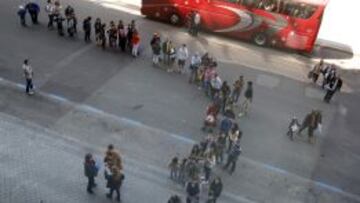 LARGAS COLAS. El Tour del Bernabéu atrae cada vez a más gente.