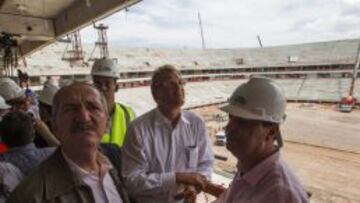 Jerome Valcke, durante su visita al estadio de Manaos (Brasil).