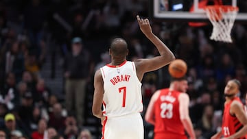 PORTLAND, OREGON - JANUARY 09: Kevin Durant #7 of the Houston Rockets reacts after making a basket against the Portland Trail Blazers during the third quarter at Moda Center on January 09, 2026 in Portland, Oregon. He passed Wilt Chamberlain and ranks seventh in the NBA all-time scoring list. NOTE TO USER: User expressly acknowledges and agrees that, by downloading and or using this photograph, user is consenting to the terms and conditions of the Getty Images License Agreement. Amanda Loman/Getty Images/AFP (Photo by Amanda Loman / GETTY IMAGES NORTH AMERICA / Getty Images via AFP)