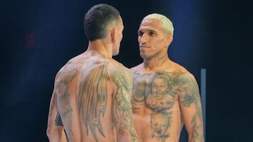 Max Holloway y Charles Oliveira, cara a cara.