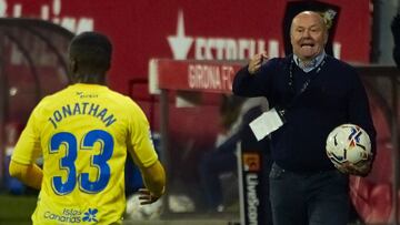 Pepe Mel, dando instrucciones a Jonathan.