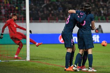 Los jugadores del Atlético celebran el 1-2 de Saúl. 