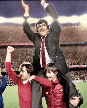 Despu¨¦s de 11 temporadas de sequ¨ªa, Terry Venables condujo al Bar?a a conquistar la Liga en la 1984-85, un t¨ªtulo que arranc¨® con un 0-3 ante el Real Madrid en el Santiago Bernab¨¦u. Aquel ¨¦xito se gan¨® a la afici¨®n azulgrana para siempre, a pesar del tremendo disgusto, uno de los mayores de su historia, que vivi¨® el siguiente curso cuando perdi¨® la final de la Copa de Europa en Sevilla ante el Steaua de Bucarest en una infausta tanda de penaltis. Ese a?o perdi¨® tambi¨¦n la final de la Copa del Rey, pero gan¨® la Copa de la Liga. Venables estuvo tres campa?as completas en el FC Barcelona. En su dilatada trayectoria como entrenador tambi¨¦n fue seleccionador de Inglaterra, una camiseta que visti¨® igualmente como jugador en dos ocasiones. El 26 de noviembre falleci¨® a los 80 a?os.