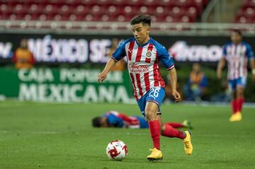 Tan solo ganarle la partida a José Juan Vázquez en Chivas es de admirar, el canterano chiva se adueño de la contención rojiblanca y es un inamovible del esquema de Luis Fernando Tena