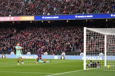 Ferran Torres marca el 2-0 al Athletic Club. 