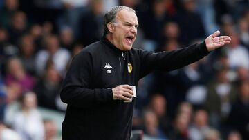 Bielsa orders Leeds players to sit back and let Aston Villa score