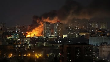 Fire and smoke are seen in the city after a Russian drone strike, amid Russia's attack on Ukraine, in Kyiv, Ukraine June 6, 2025. REUTERS/Gleb Garanich