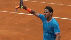 Rafa Nadal saluda al p&uacute;blico del Masters de Roma.