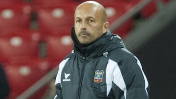 Jos&eacute; &Aacute;ngel Garc&iacute;a Sanju&aacute;n, nuevo entrenador del Toledo, dirigiendo al Formentera esta temporada en el partido de Copa del Rey en San Mam&eacute;s.