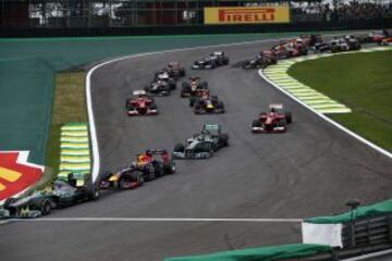 Vista general del inicio de la Fórmula Gran Premio de Brasil en el circuito de Interlagos, en Sao Paulo, Brasil