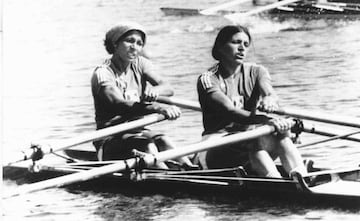 Posteriormente, en 1948 el manejo de la canoa tambin entr en los JJOO de Londres. Imagen de febrero de ese mismo a?o con la estadounidense Skiier Gretchen Frazer, ganadora de las Olimpiadas de Invierno.