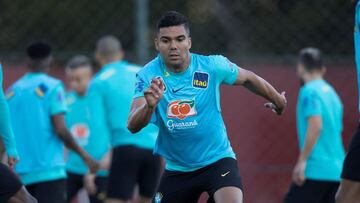 AME5386. SAO PAULO (BRASIL), 12/06/2021.- Fotograf&iacute;a cedida hoy por la Confederaci&oacute;n Brasile&ntilde;a de F&uacute;tbol (CBF) que muestra al jugador Casemiro y a varios de sus compa&ntilde;eros, durante un entrenamiento de la selecci&oacute;n