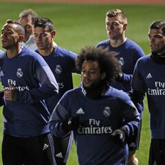 Ramos se ejercita aparte en el primer entrenamiento del Madrid