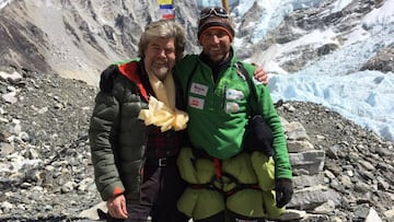 Reinhold Messner, uno de los mejores alpinistas de la historia, visit&oacute; a Alex Txikon en el campo base antes de iniciar su ascensi&oacute;n al Monte Everest.