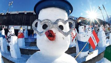 La nieve est&aacute; dejando originales y curiosas im&aacute;genes por todo el mundo. Como estos mu&ntilde;ecos de nieve que han reemplazado al p&uacute;blico.