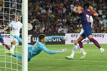 2-2. Ferran Torres supera a Guglielmo Vicario para anotar el segundo gol azulgrana.