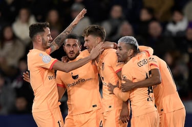 0-2. Los jugadores colchoneros Saúl Ñíguez, Koke, Ángel Correa y Reinildo Mandava, celebran con Marcos Llorente el segundo tanto que marca en el minuto 90.