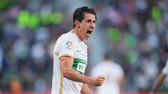 ELCHE, SPAIN - FEBRUARY 04: Pere Milla of Elche CF celebrates after scoring their sides third goal during the LaLiga Santander match between Elche CF and Villarreal CF at Estadio Manuel Martinez Valero on February 04, 2023 in Elche, Spain. (Photo by Aitor Alcalde/Getty Images)