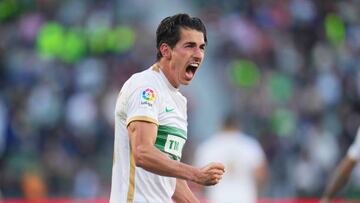 ELCHE, SPAIN - FEBRUARY 04: Pere Milla of Elche CF celebrates after scoring their sides third goal during the LaLiga Santander match between Elche CF and Villarreal CF at Estadio Manuel Martinez Valero on February 04, 2023 in Elche, Spain. (Photo by Aitor Alcalde/Getty Images)