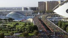 M&aacute;s de 25.000 corredores, entre participantes en la marat&oacute;n (m&aacute;s de 16.000 atl&eacute;tas) y en la carrera de 10 kil&oacute;metros, tomaron la salida en 2015.