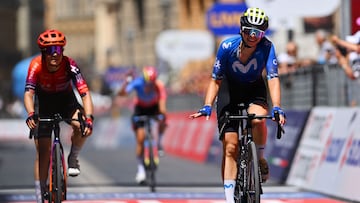 Lippert celebra su victoria en la sexta etapa del Giro Women.