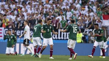 Los jugadores de la Selección Mexicana celebran tras el silbatazo final frente a Alemania en la Copa del Mundo de Rusia 2018