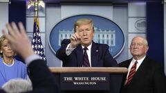 Washington (Usa), 27/03/2020.- US President Donald Trump speaks between Education Secretary Betsy DeVos (L) and Agriculture Secretary Sonny Perdue during a press briefing on the Coronavirus COVID-19 pandemic with members of the Coronavirus Task Force at t