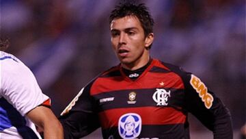 Gonzalo Fierro fue compañero de Claudio Maldonado en el título de Flamengo en 2009. Anotó un gol a Sao Paulo, en 24 partidos.