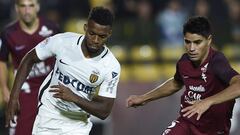 Geronimo Poblete y Thomas Lemar durante el Metz - M&oacute;naco.